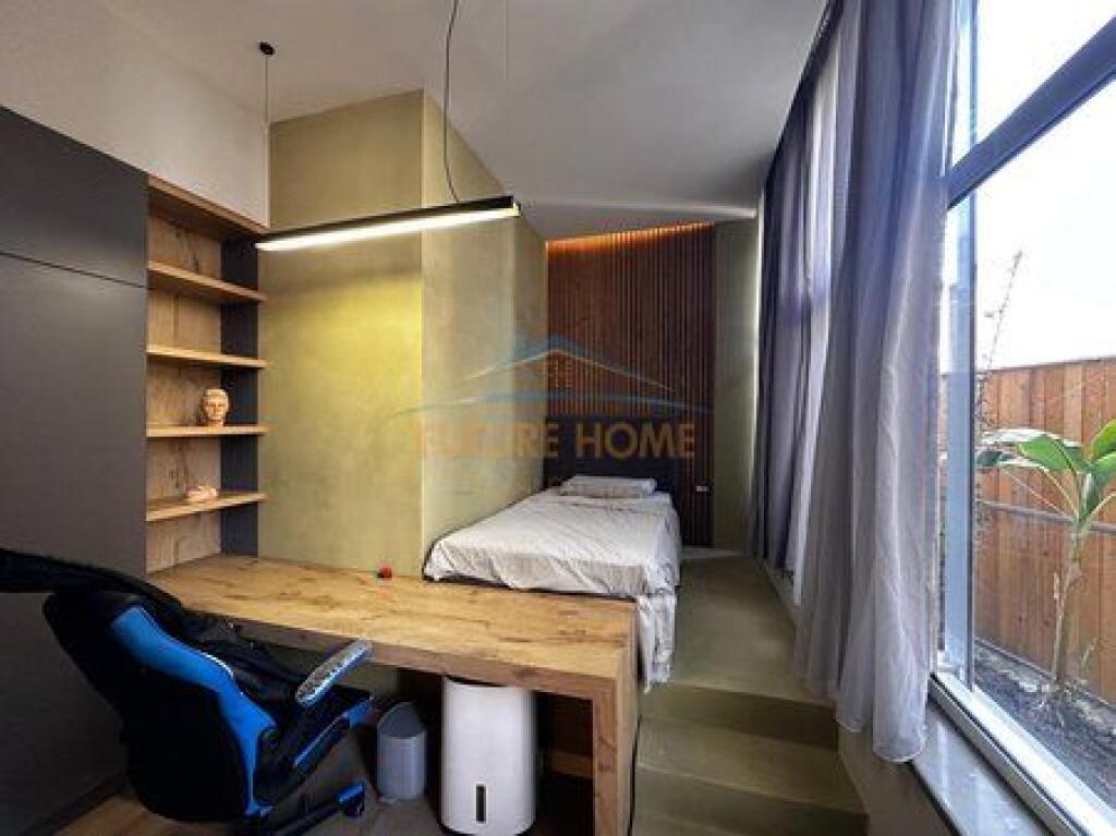 Shitet Apartament Luxury 4+1+2+Verandë+Pishinë+Post Parkimi, Kopshti Botanik,Tiranë