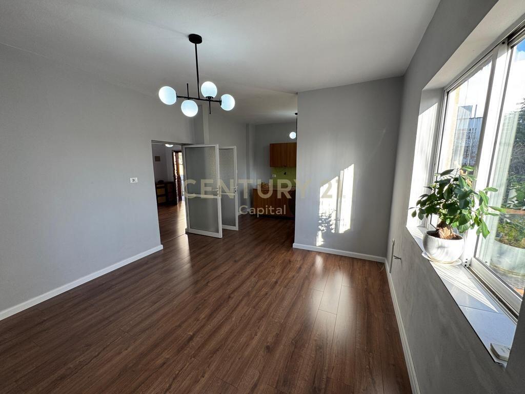 Ambient Për Zyrë Me Qira te Ministria e Jashtme, Tiranë