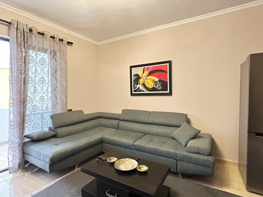 Jepet Me Qera Apartament 1+1+1 Ballkon