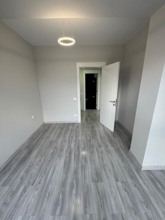 Jepet me Qira Apartament 1+1 në Bulevardin e Ri