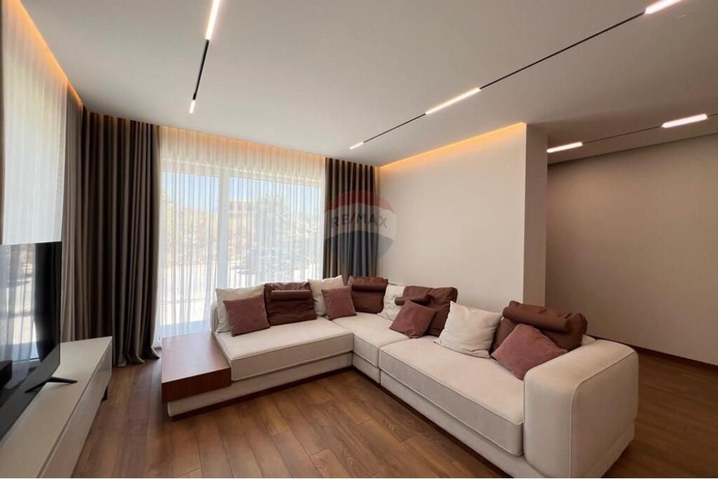 VILË MODERNE NË FOREST RESIDENCE – LIQENI I THATË