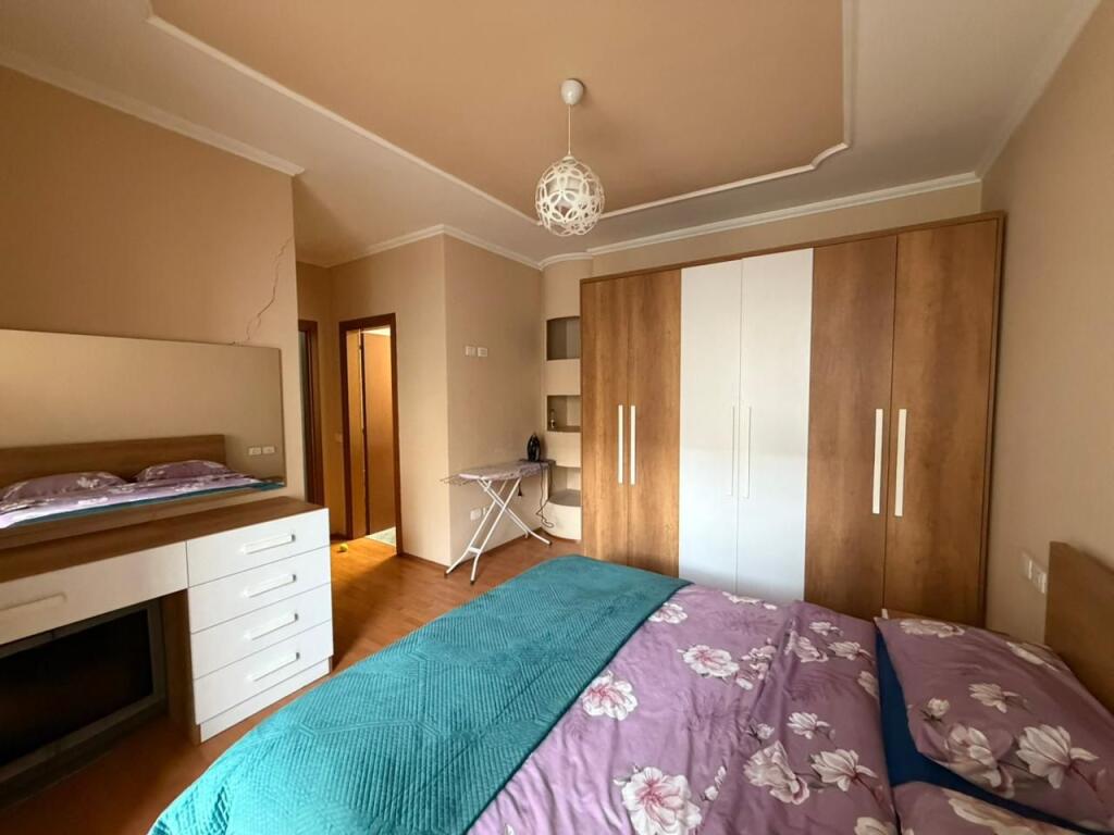 Apartament 2+1 per shitje tek Kristal Center.