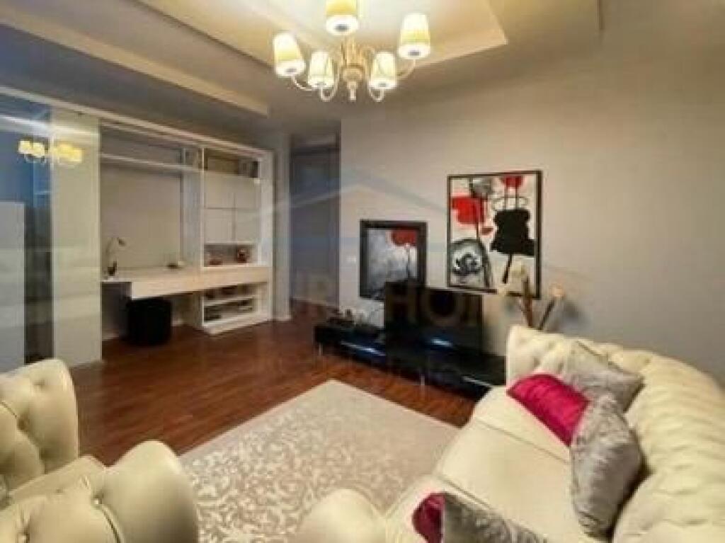Jepet me qira apartament 2+1+2 në Kompleksin Kolombo, Liqeni i Thatë – Tiranë.