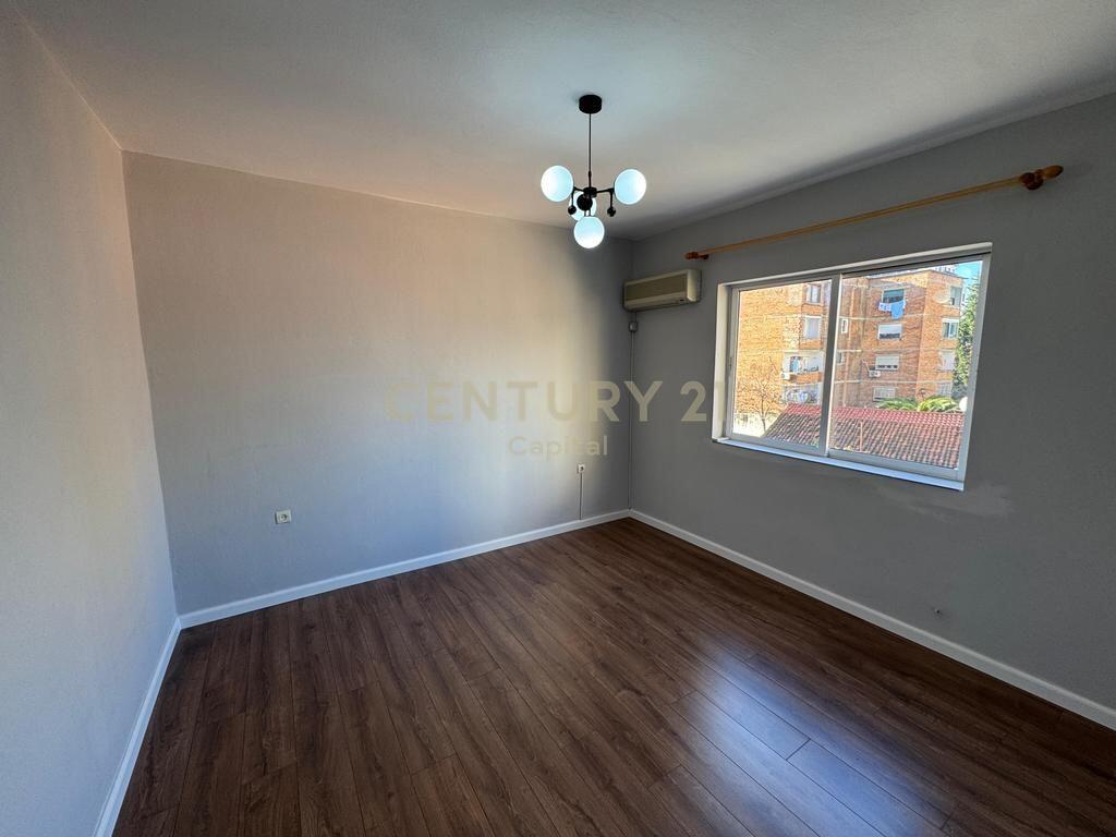 Ambient Për Zyrë Me Qira te Ministria e Jashtme, Tiranë