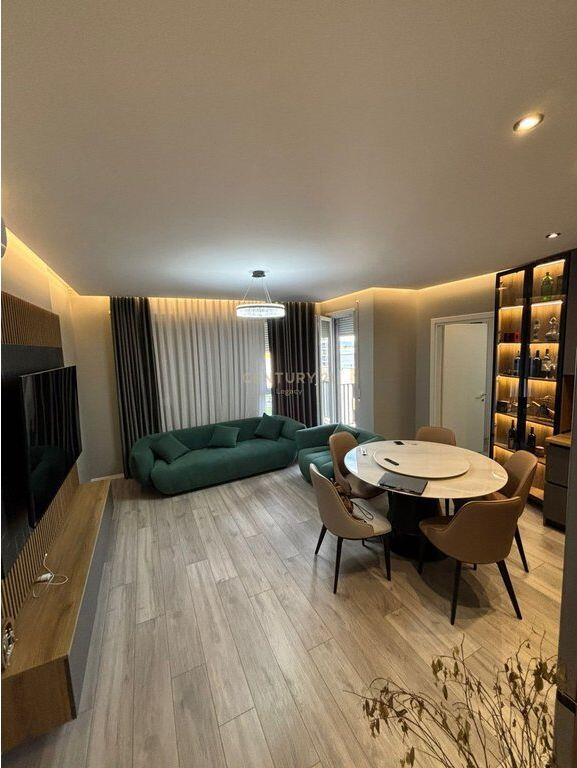 Jepet me qira apartament 1+1 + post parkimi 📍 Vendndodhja: Univers City