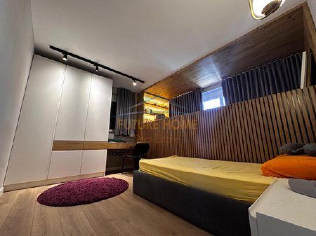 Shitet Apartament Luxury 4+1+2+Verandë+Pishinë+Post Parkimi, Kopshti Botanik,Tiranë