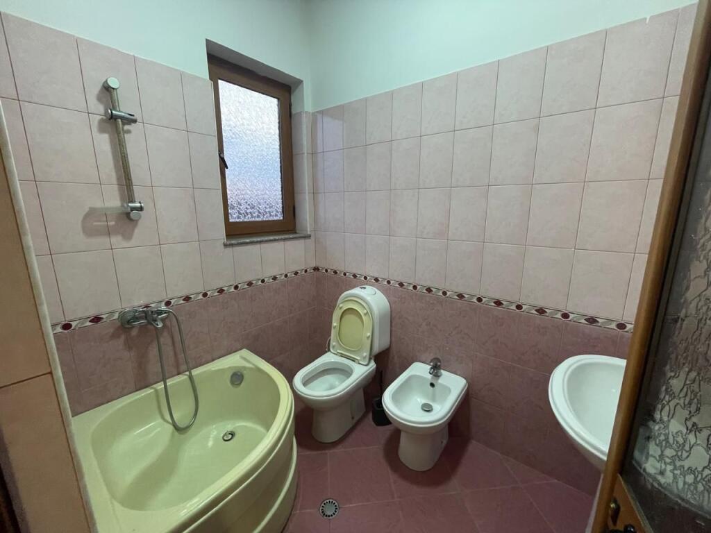 Apartament 2+1 me Qira tek Rrethi Shkozes