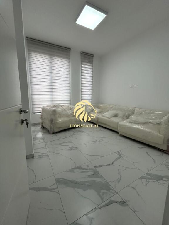 🏢 AMBIENTE COMMERCIALE IN VENDITA – VICINO A QSUT (Complesso ASL)