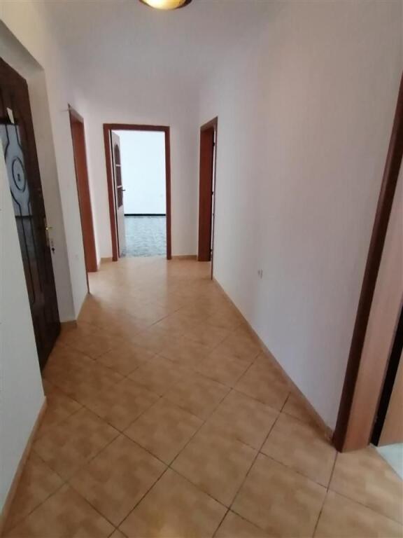 Apartment 3+1 for Rent between Kavaja Street and Myslym Shyri