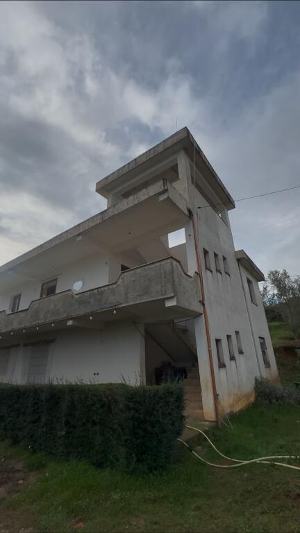 Shitet shtepi private 2 kateshe