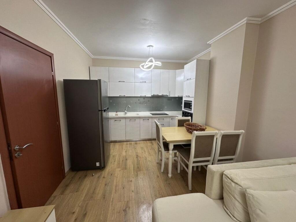 Apartament 1+1,( garazh) Yzberisht!