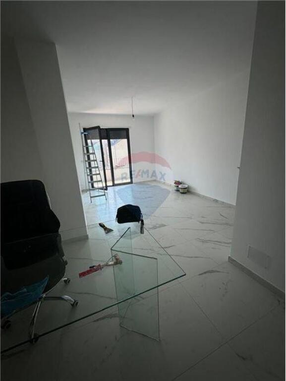 Ambient per zyra me qira Bulevardi i ri Lura !