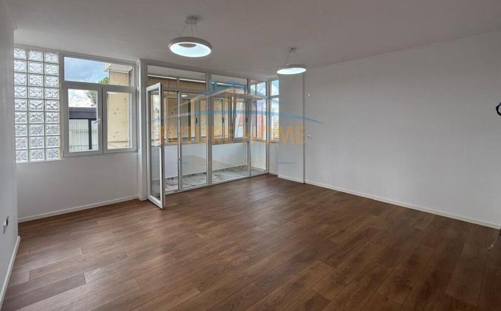 Shitet, Apartament 2+1+2, Mine Peza, Tiranë.