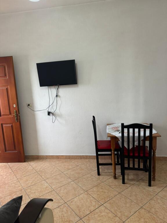 Apartament me Qera, Tirane