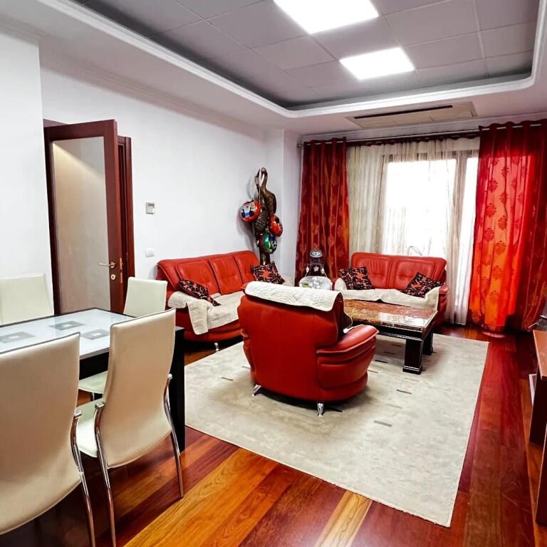 Apartament te rruga e Bogdaneve 2+1+2 tualete+ ballkon i madh+ dhome garderobe+ depo+ 2
