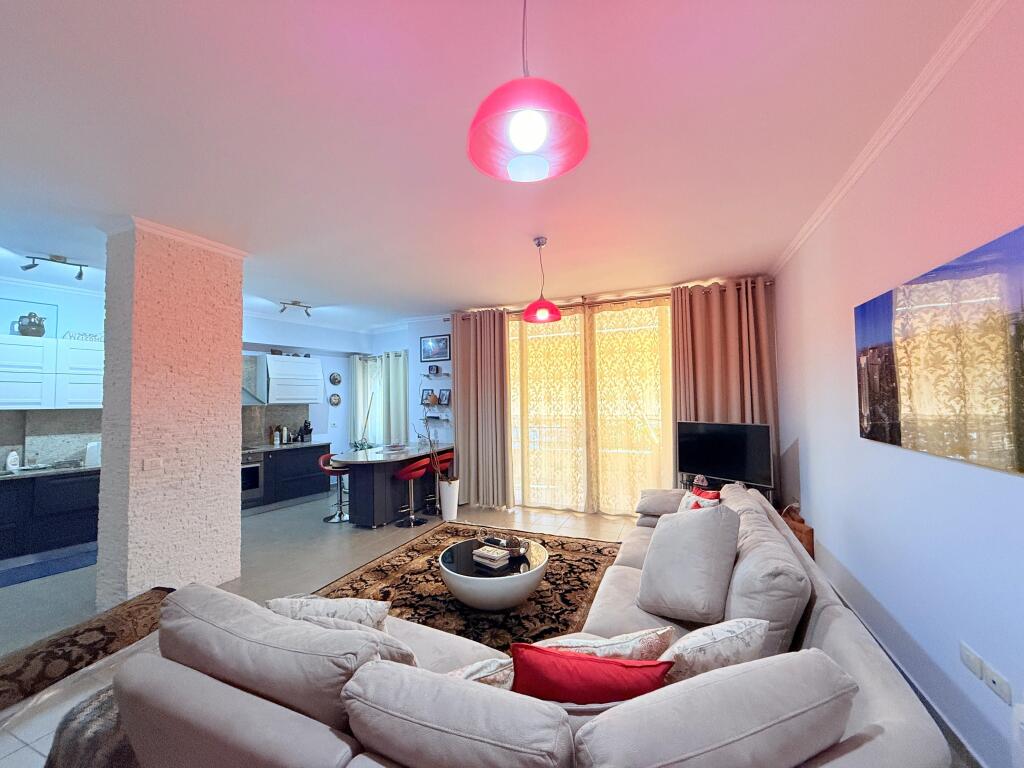 Apartament 3+1+2, Liqeni i Thate!
