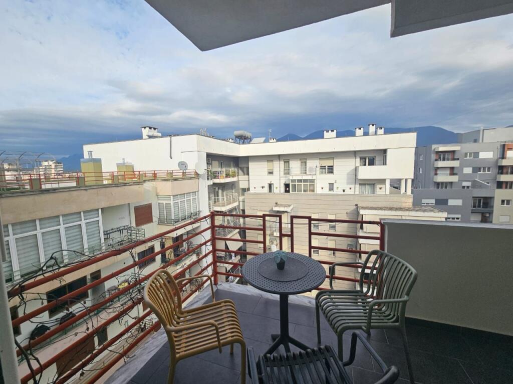 Apartament 1+1 per qera tek Pazari i Ri!