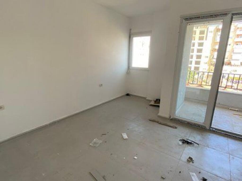 Shitet, Apartament 1+1, Pazari i Ri, Tiranë.