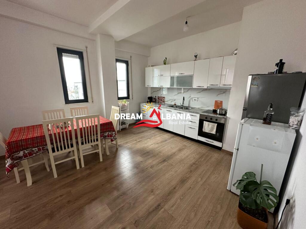 Jepet me qera apartament 2+1+2 dhe parking ne Porcelan prane Kompleksit Erli (ID 42215443)