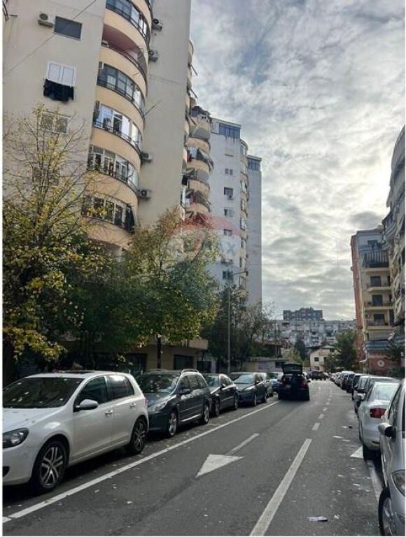 Apartament 2+1+2 ne Shitje tek Komuna e Parisit