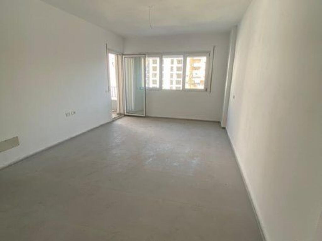 Shitet, Apartament 1+1, Pazari i Ri, Tiranë.