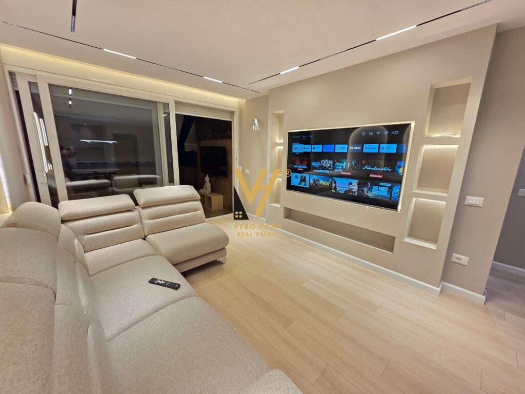 SHITET APARTAMENT 2+1+2 ME VERANDE TE ISH EKSPOZITA 320.000 EURO