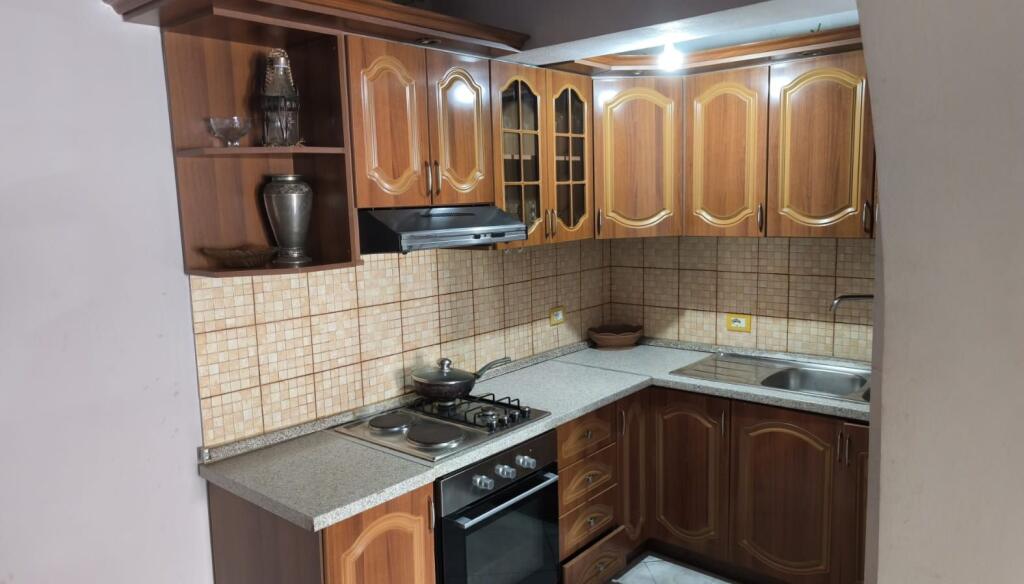 🏡 Jepet me Qera Hyrje 1+1 në Kombinat