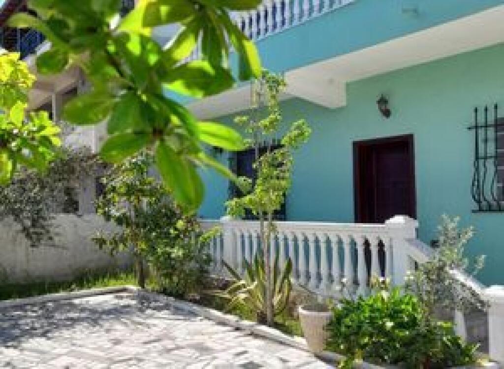 JEPET ME QERA APQRTAMENT 2+1 NE NISHTULLA DURRES