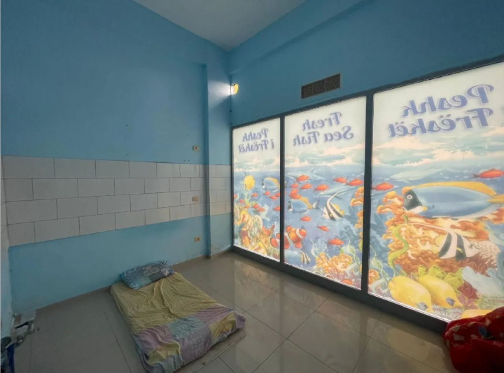 Locale Commerciale in Vendita in Zona ad Alto Traffico