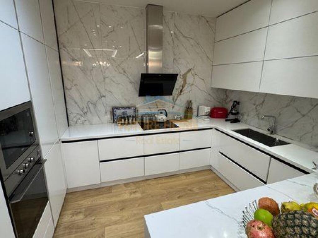 Shitet, Penthouse 3+1+2+ Post Parkimi,Kopshti Zologjik