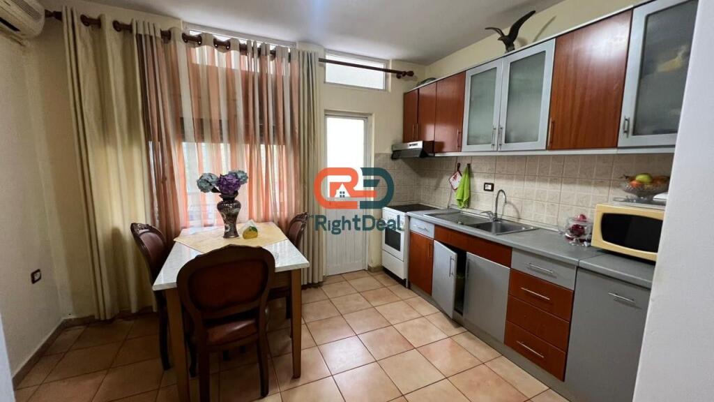 Tek Vasil Shanto, Shitet Apartament 2+1 Ideal per Banim!!!