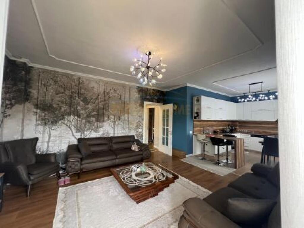 Shitet, Apartament 2+1+2, Kopshti Botanik, Tirane.