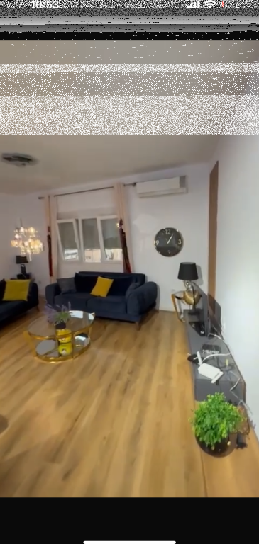 Apartment 2+1+2, Commune of Paris!