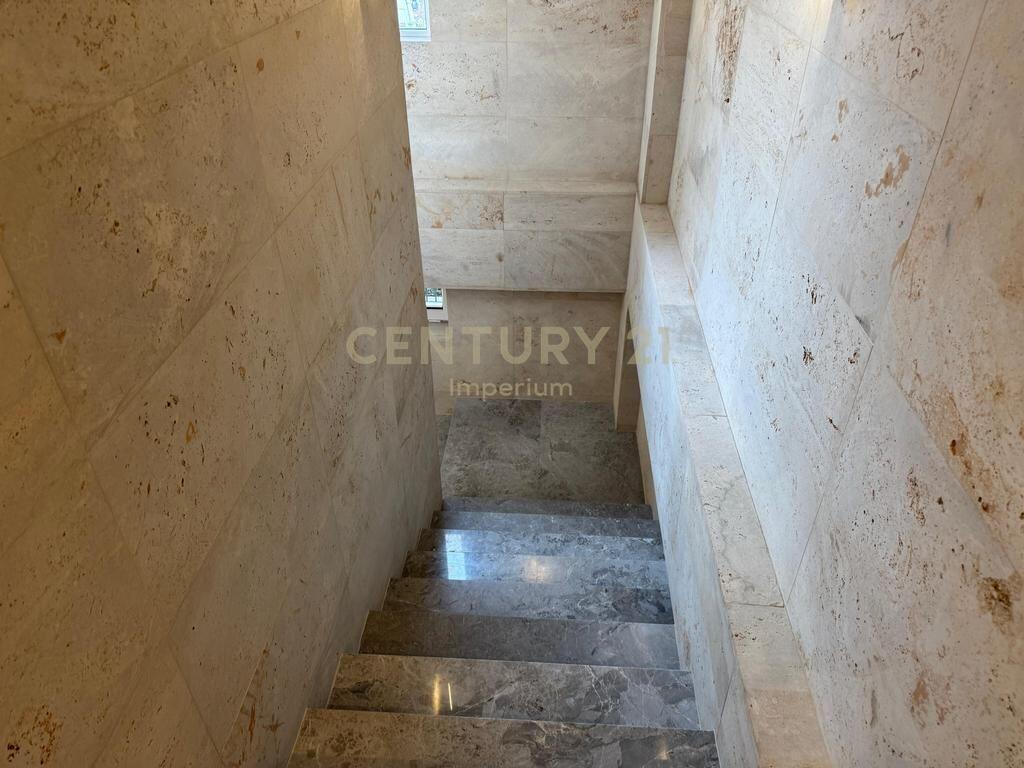 Apartament luksoz 3+1+4+2 Poste parkimi per qira ne Rezidencen Secret Garde 3,000 € /Muaj Sip. Totale  250m2