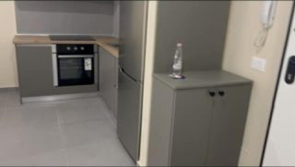 Apartment 1+1 ne super lokacion afer rrethit te Astirit