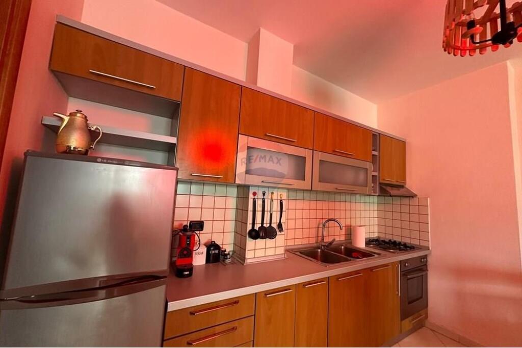 Jepet per qira apartament 2+1 tek Pazari i Ri