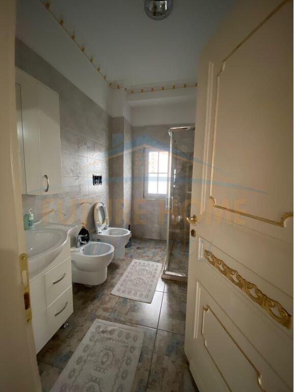 Shitet, Vilë, Kodra e Priftit, Tiranë