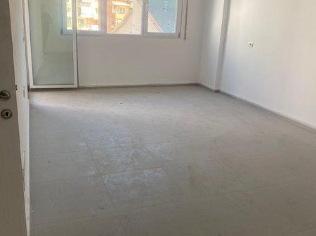 Shitet, Apartament 1+1, Pazari i Ri, Tiranë.