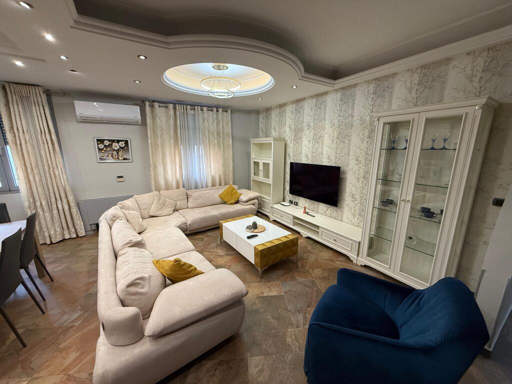 Qira apartament 3+1 me dy poste parkimi 📍Bulevardi Zogu I ‼️