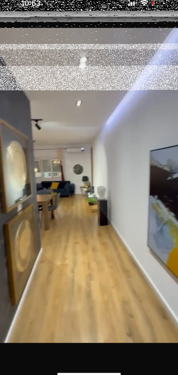 Apartment 2+1+2, Commune of Paris!