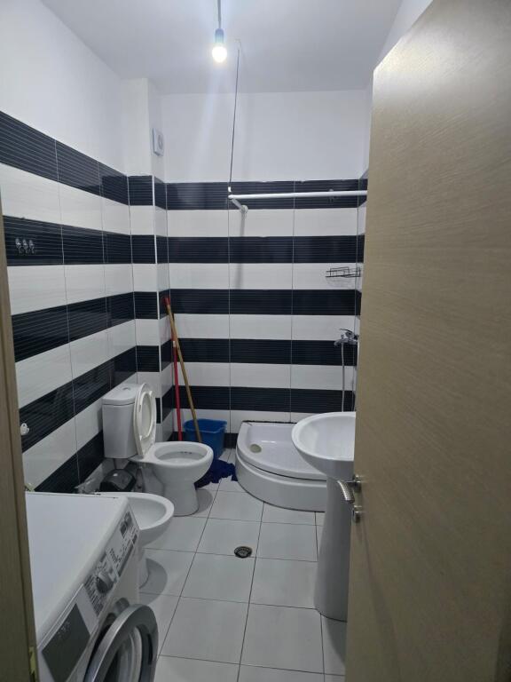 Apartament 1+1, Bar Artisti!