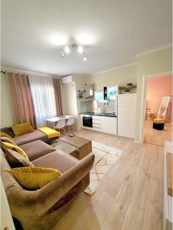 Apartament 1+1 Me Qira në Kompleksin Delijorgji,Tiranë