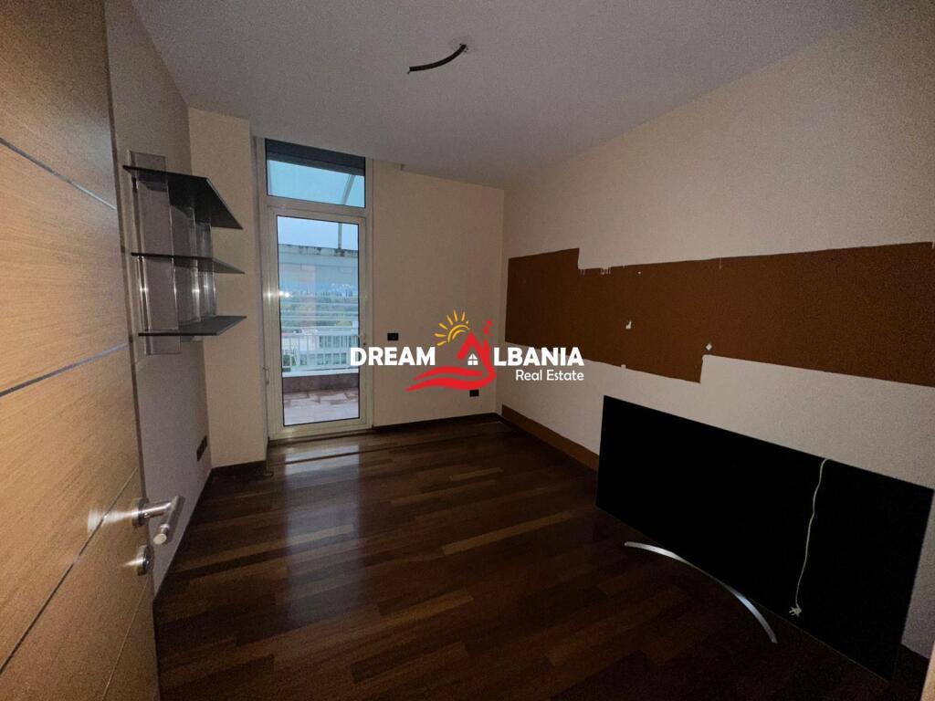 Ambient Zyre për Qira – Bulevardi “Dëshmorët e Kombit”, pranë Presidencës (ID 42611392)