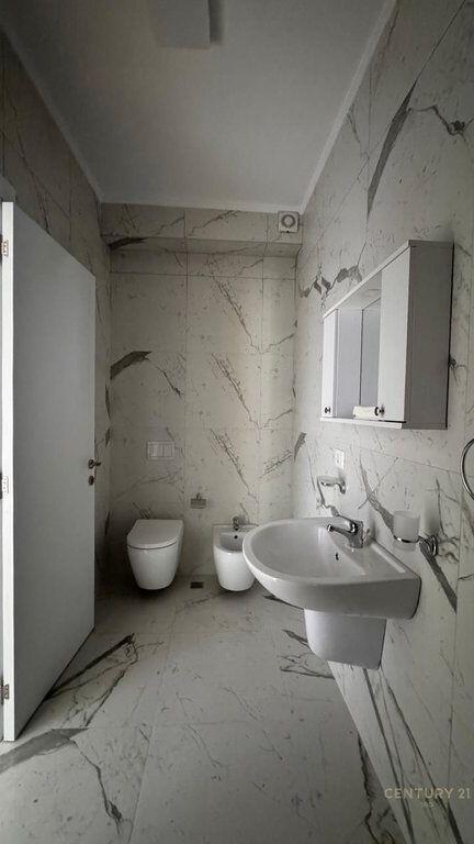 Affittasi appartamento 2+1+2 bagni+ posto auto a Myslym Shyr!
