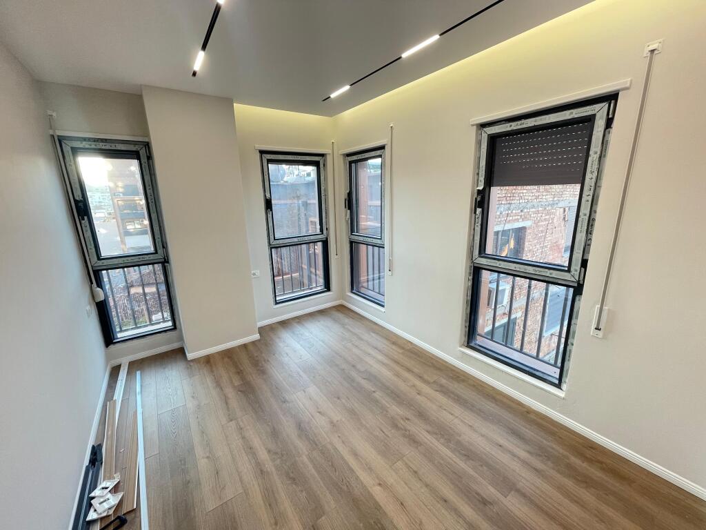 Shes Apartament 2+1, Pazari i Ri