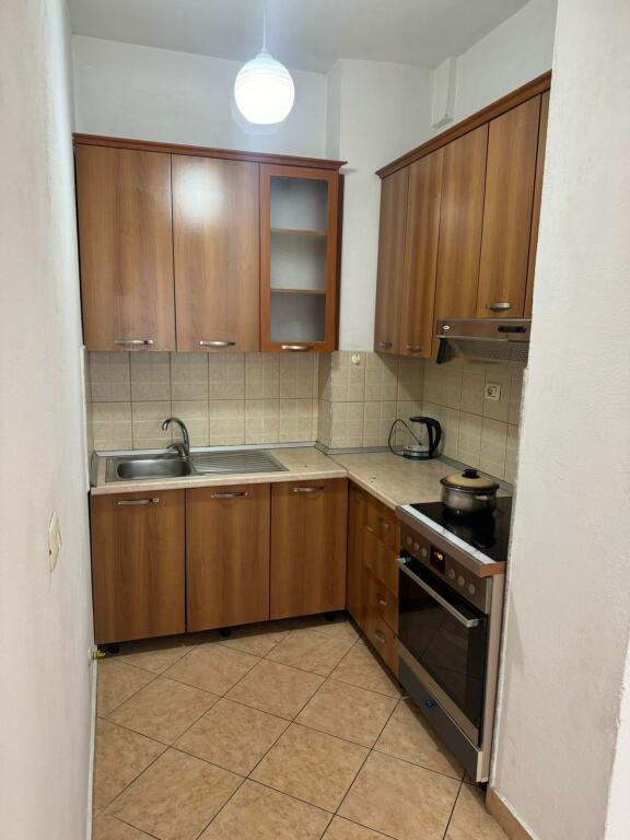 Apartament me Qera, Tirane