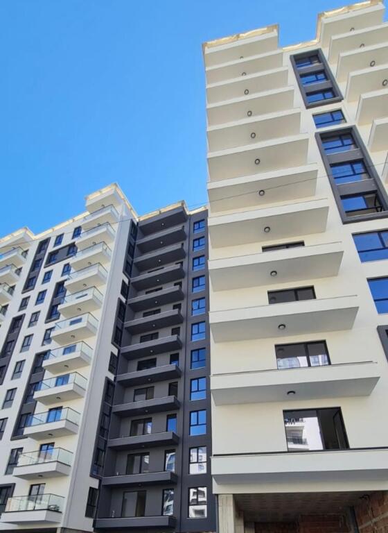 Shitet apartament 2+1, Ish fusha e Aviacionit