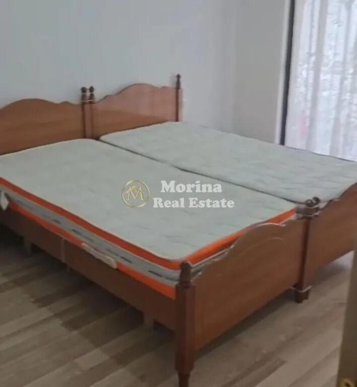 Appartamento 1+1, ad Astir dietro la Raifassen Bank, 400 euro.