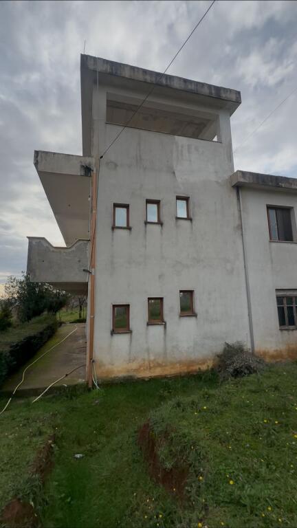 Shitet shtepi private 2 kateshe