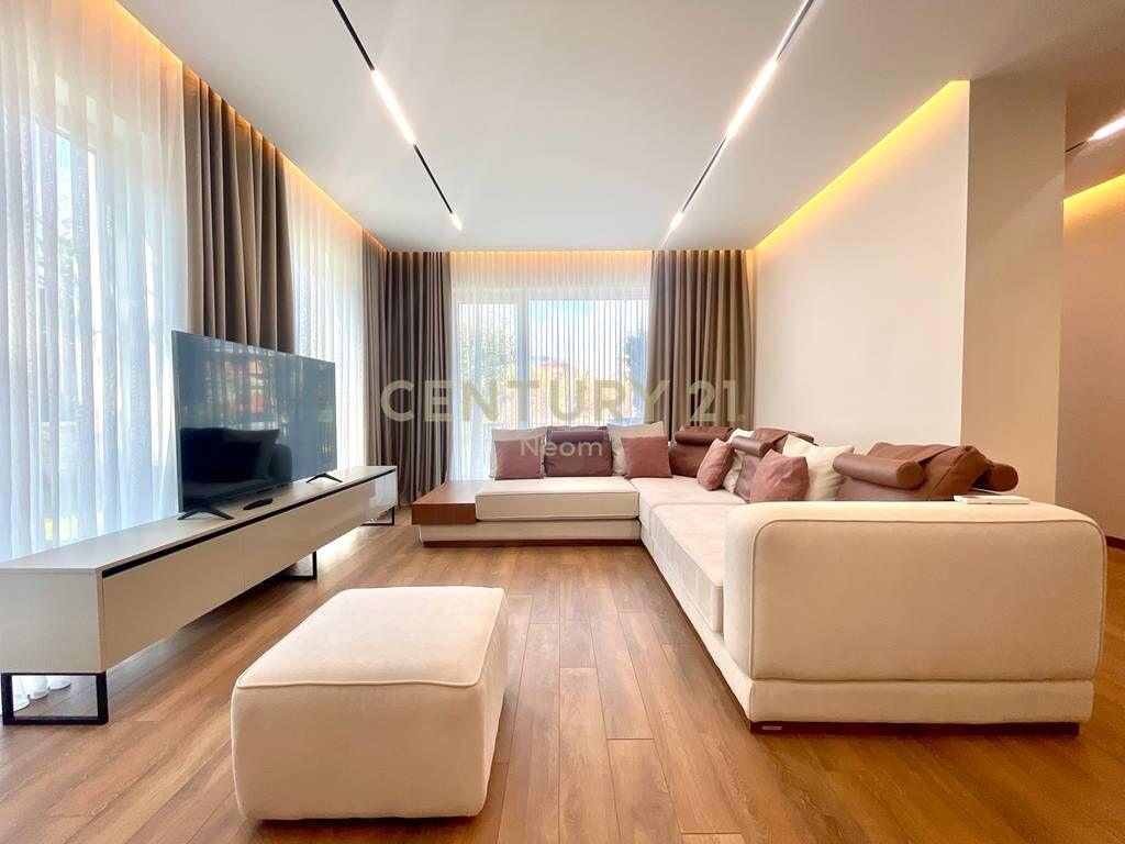 Qira – Vilë e Bashkëngjitur në Rezidencën Forest, Liqeni i Thatë